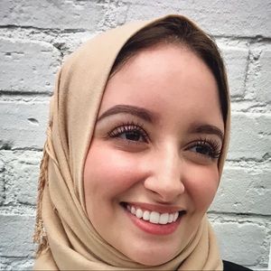 Meet your Posher, Mona